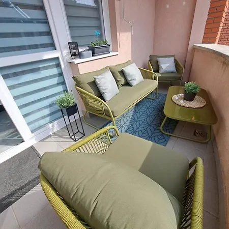Rozsa Apartment *
